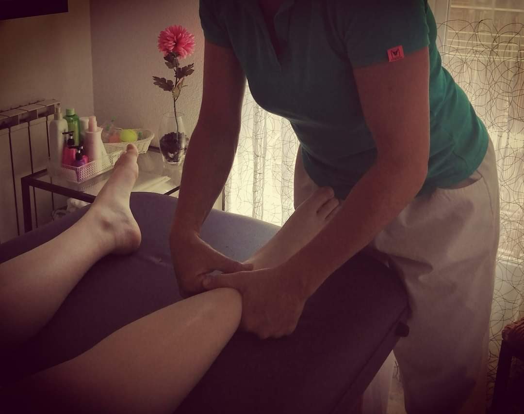 Masaje de tibiales.
Recuperación de la rodilla por sobrecarga muscular.